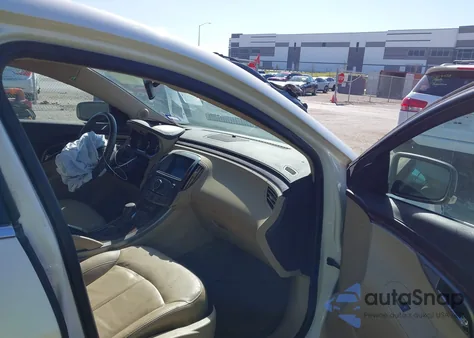 2013 Buick Lacrosse Leather Group z USA, uszkodzony, nr VIN 1G4GC5E35DF323190